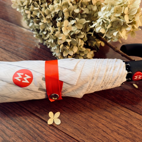 Genuine MICHELE Auto-Open Umbrella  - Merchandise Brand New - Picture 3 of 9